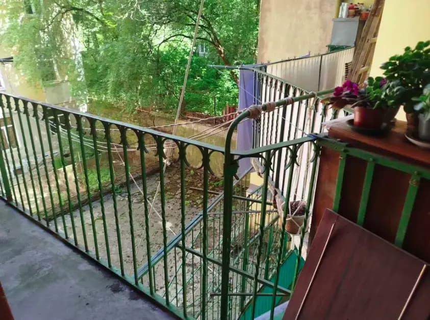 Двір — Здам 1-кімнатну квартиру 48 м², центр