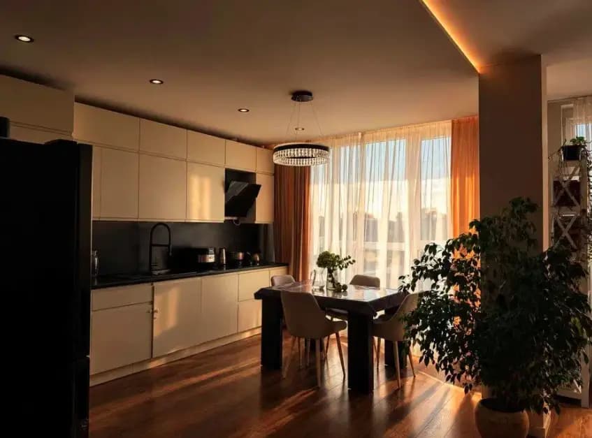 Кухня — Продам 3-кімнатну квартиру 82 м², ЖК Вільне місто