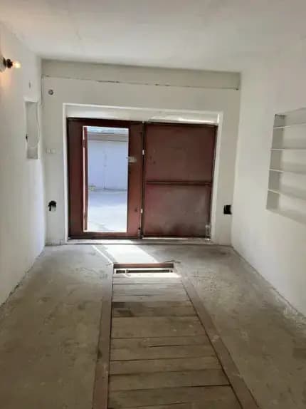 Гараж, 37 м², вул. Єрошенка