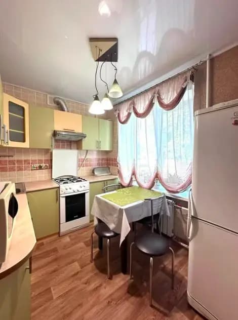2-кімнатна квартира, 58 м², вул. 8-го Березня