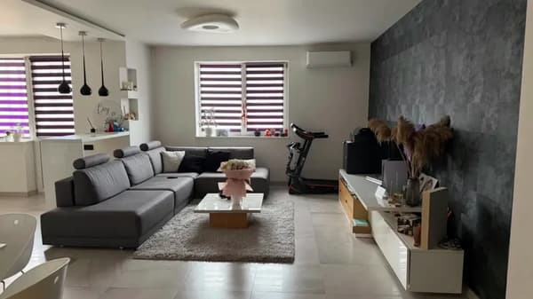 Вітальня — Продам 3-кімнатну квартиру 111 м², бізнес-клас