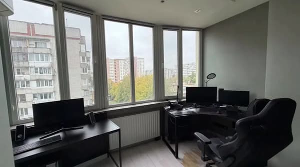 Балкон — Продам 3-кімнатну квартиру 111 м², бізнес-клас